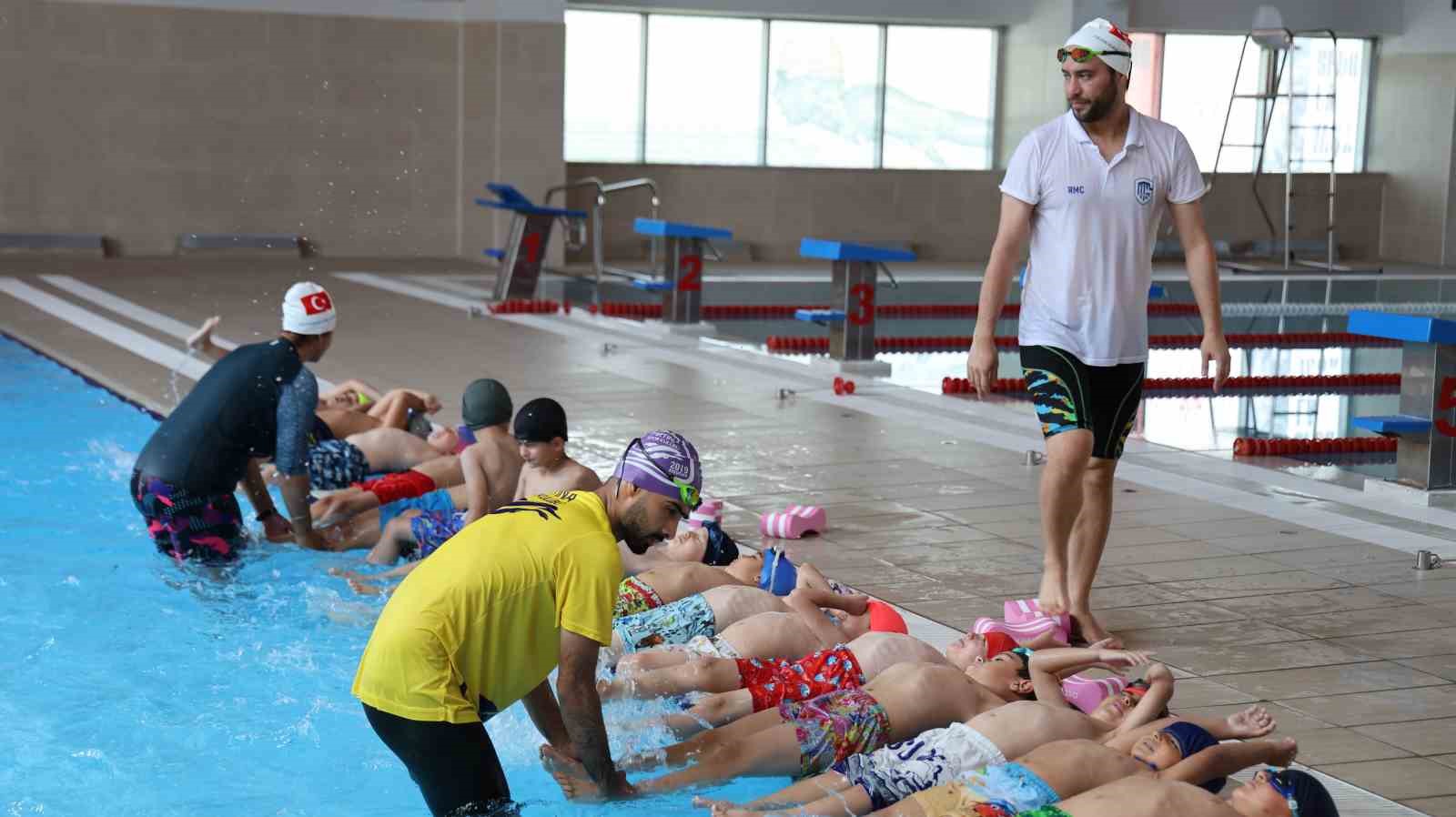 Bozkır topraklarda gençler, yüzerek sağlıklı kalıyor