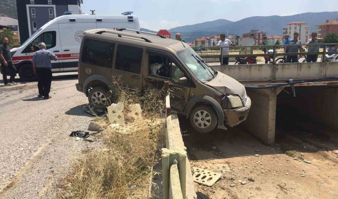 BURDUR’UN BUCAK İLÇESİNDE OTOMOBİL