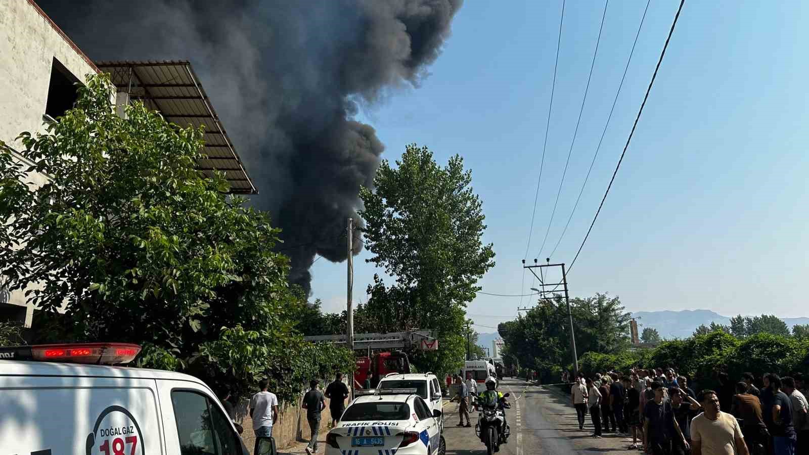 Bursa’da kağıt ve elyaf fabrikasında büyük yangın