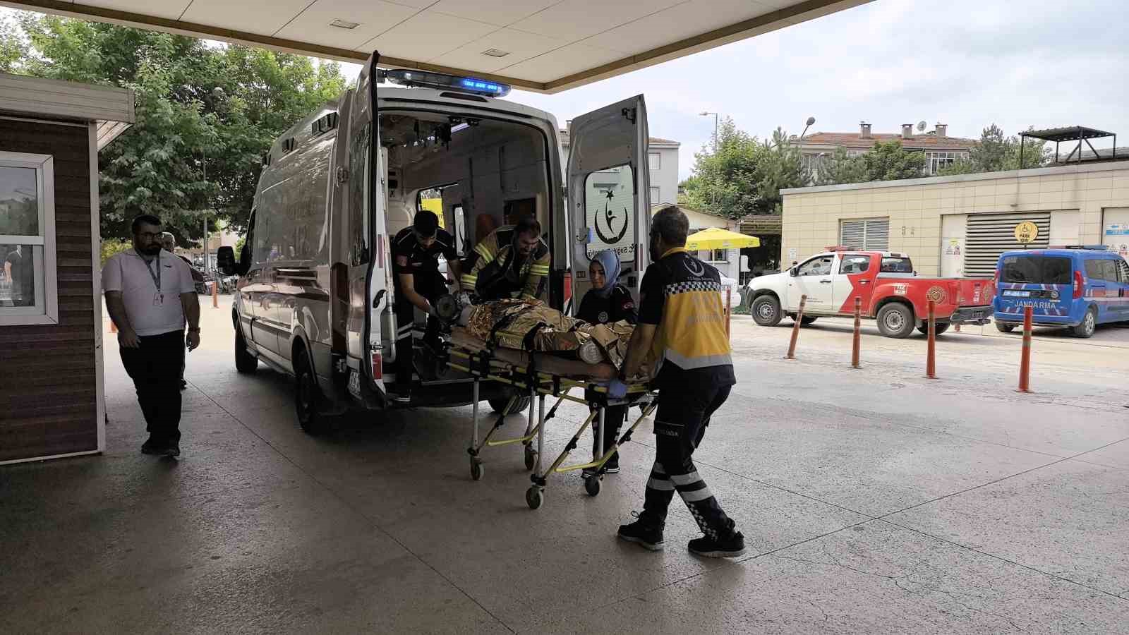 Bursa’da strafor doğrama makinesine kolunu kaptıran işçi ağır yaralandı