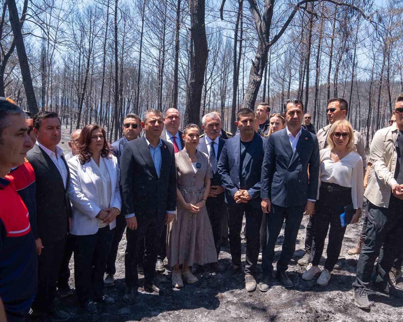 CHP lideri Özel, yangın bölgesinde incelemelerde bulundu