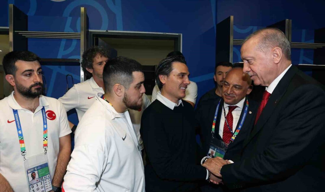 TÜRKİYE-HOLLANDA MAÇINI STADYUMDA İZLEYEN