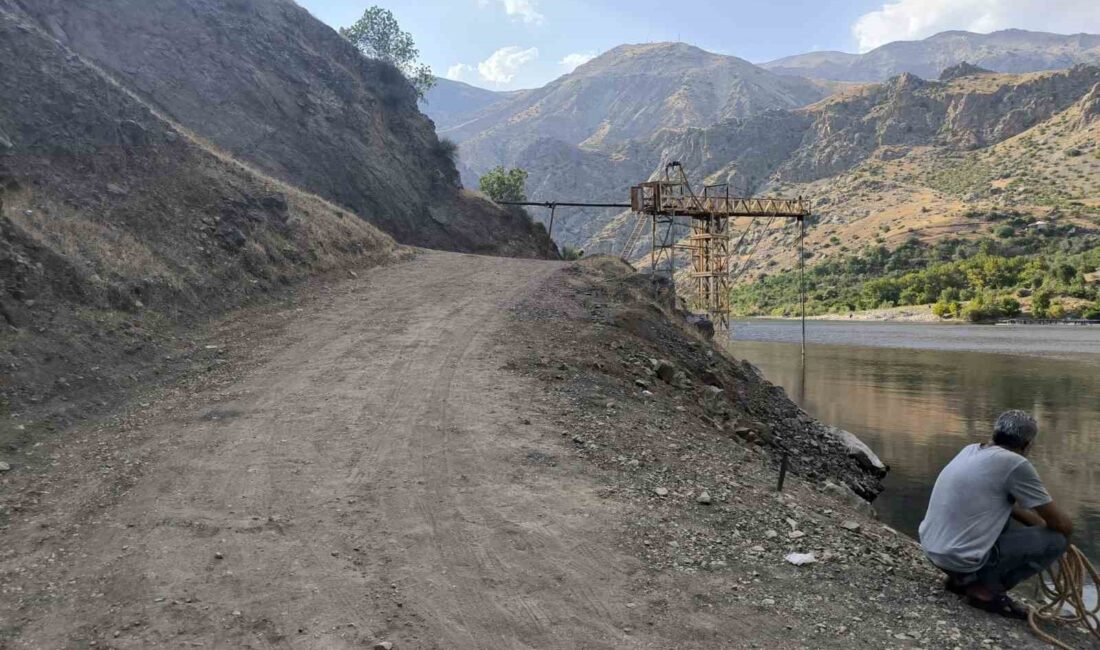 DİYARBAKIR’IN ÇÜNGÜŞ İLÇESİNDE VATANDAŞLAR,