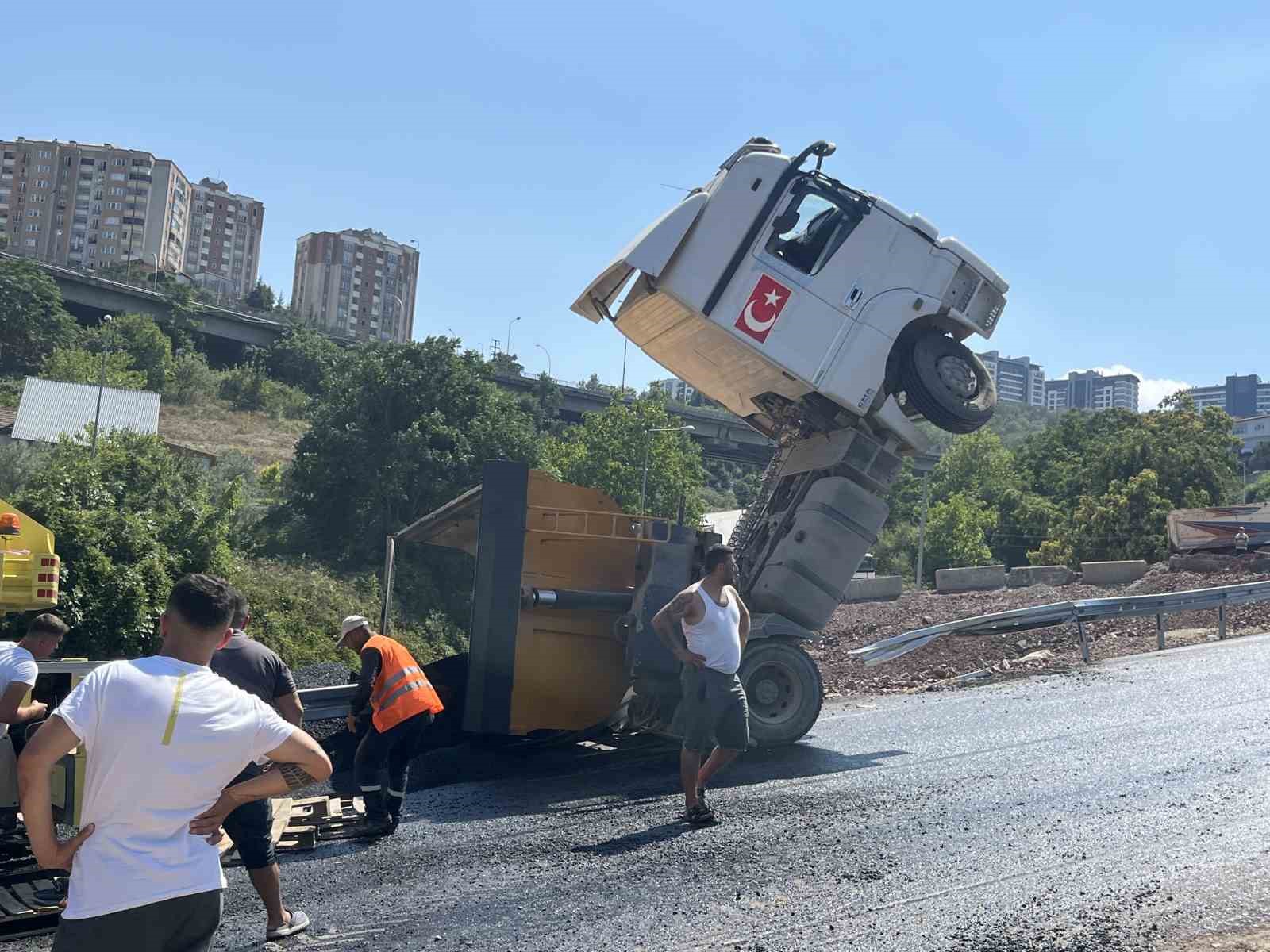 Devrilen tırın kupası şaha kalktı