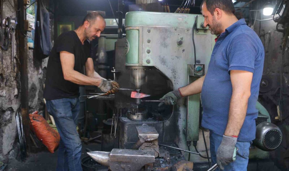 DİYARBAKIR'DA KAVURUCU SICAKLIKLARA RAĞMEN