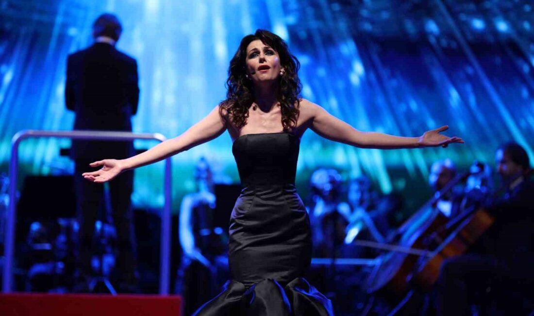 DÜNYACA ÜNLÜ FRANSIZ SOPRANO