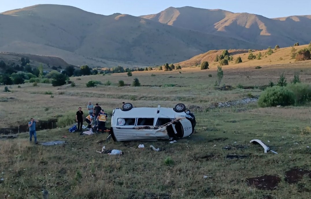 Erzincan’da trafik kazası: 1 ölü, 6 yaralı