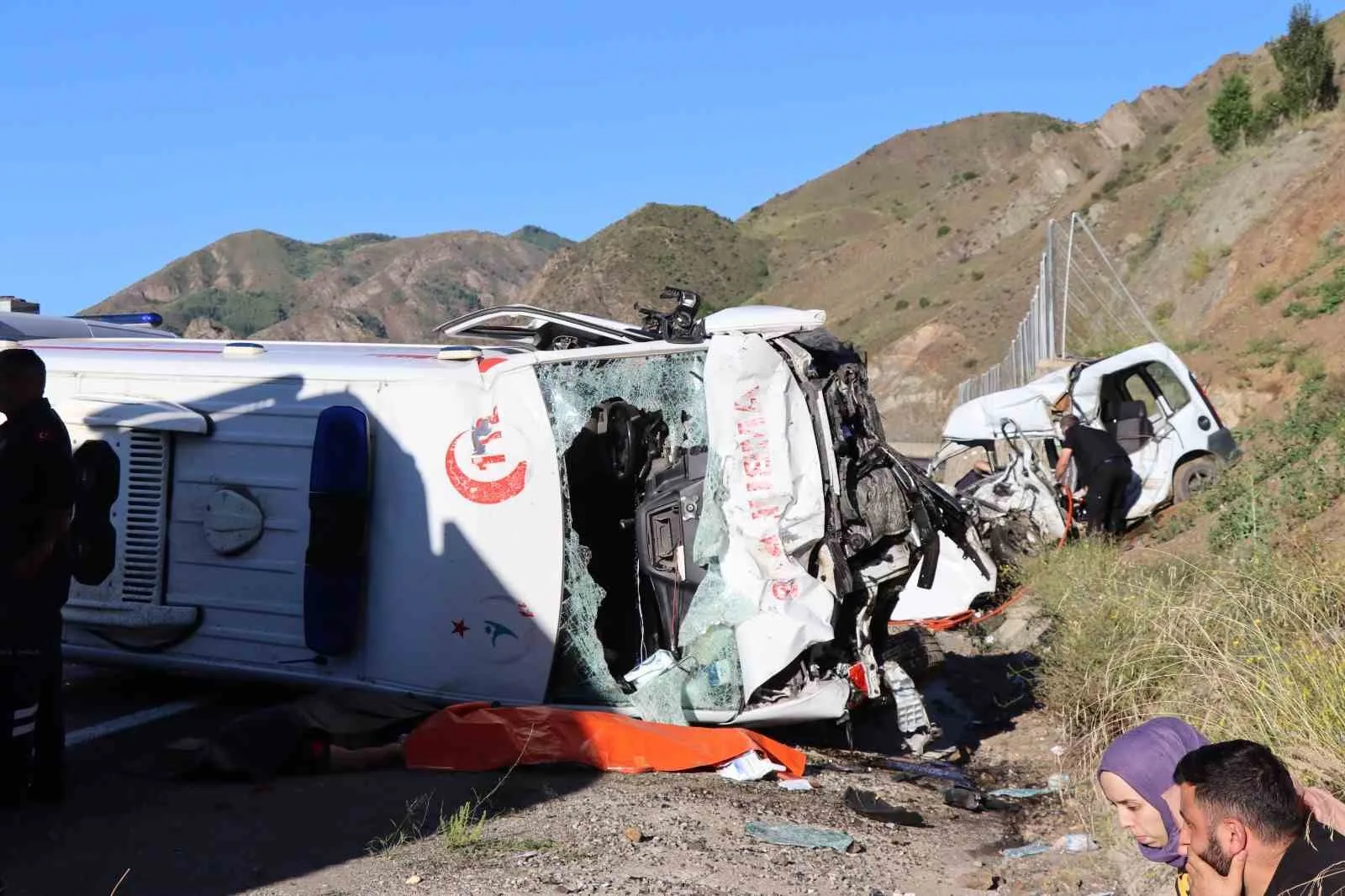 Erzurum’da ambulans ile hafif ticari araç çarpıştı: 4 ölü, 1 yaralı