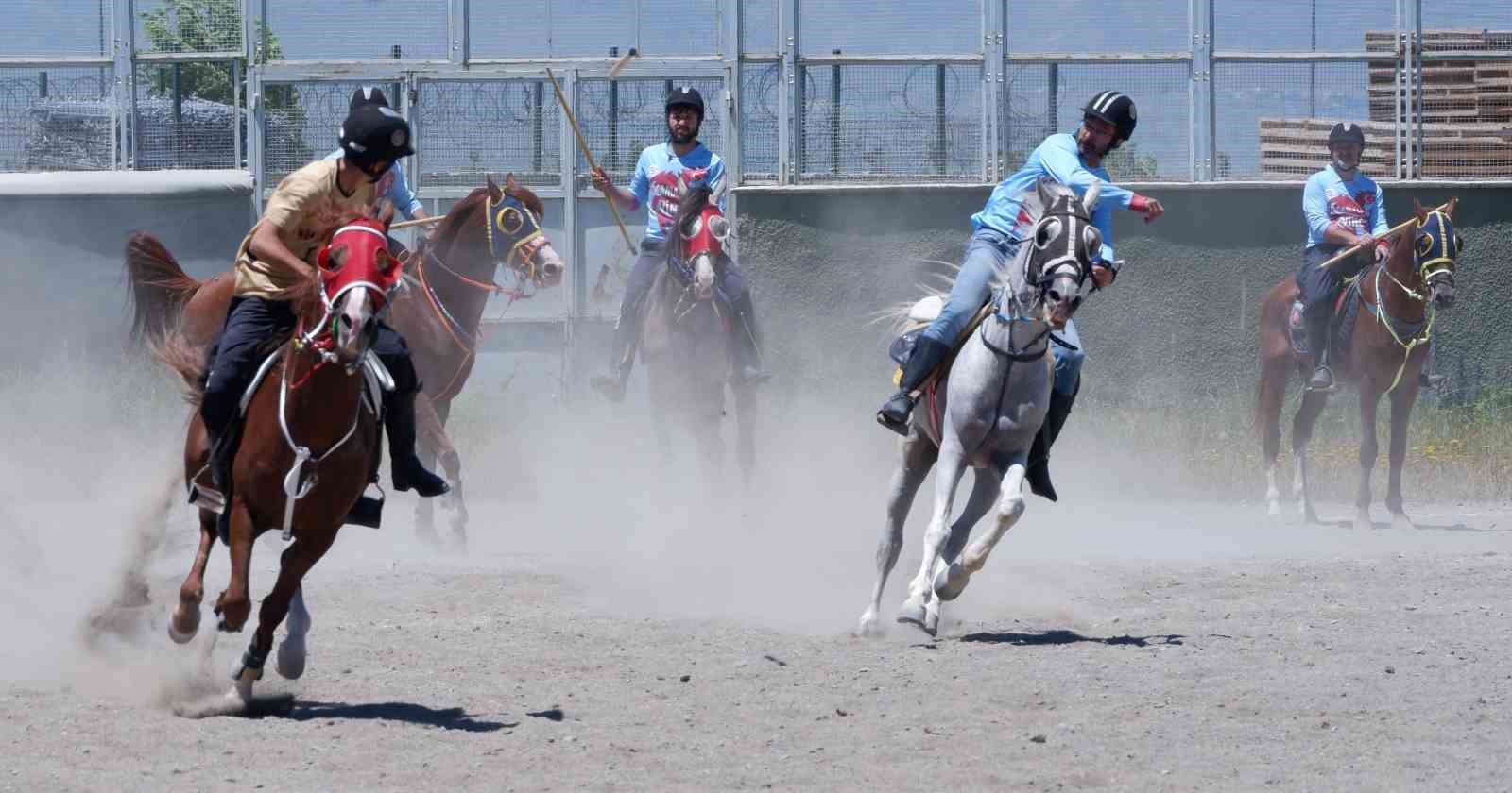 Erzurum’da ’Ata sporu’ ciritten vazgeçilmiyor