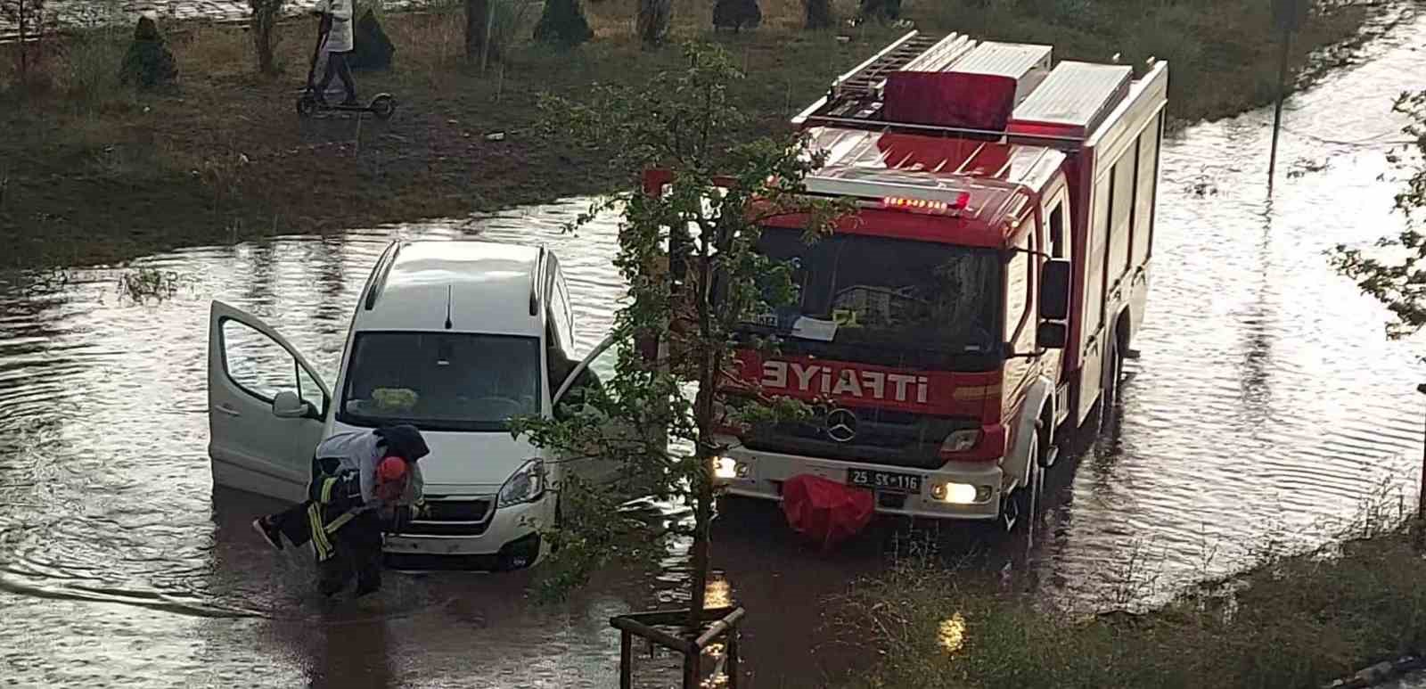 Erzurum’da sağanak hayatı durma noktasına getirdi