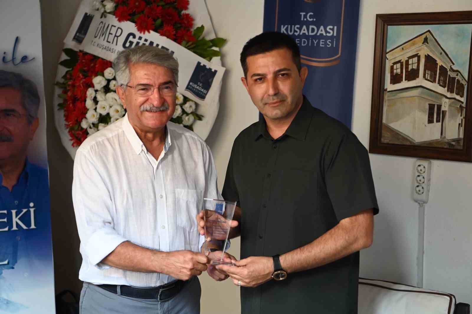 Eski Devlet Bakanı Sağlar: “Kuşadası, Başkan Günel vizyonu ile kültür sanat kenti oldu”