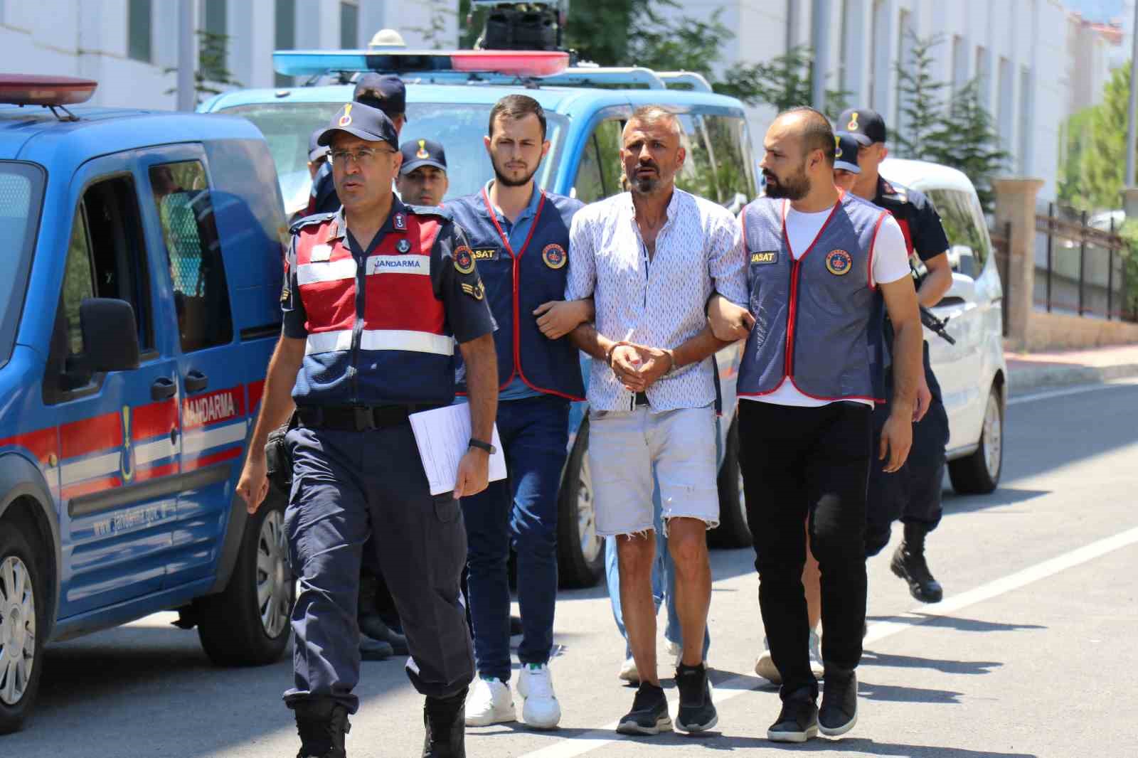 Evinde ölü bulunan yaşlı kadının oğlu, 3 ay sonra cinayet şüphelisi olarak tutuklandı