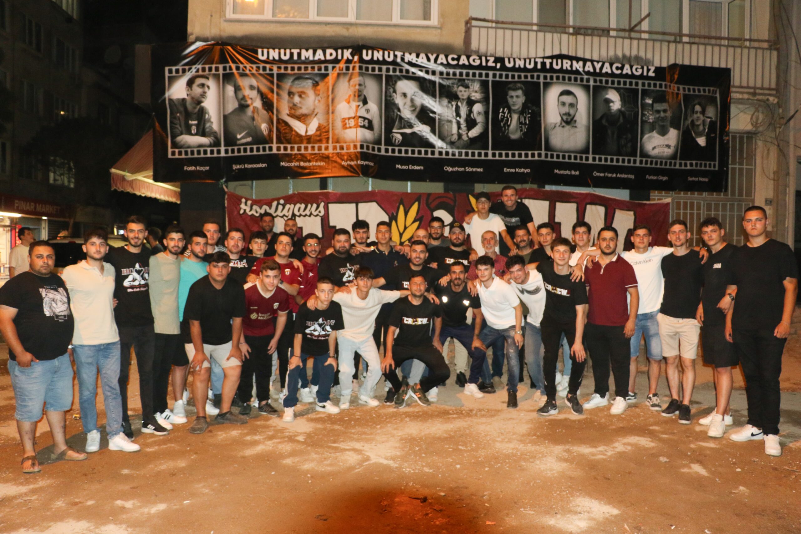 HOOLIGANS CREW TARAFTAR GRUBU,  VEFAT EDEN  ARKADAŞLARI ADINA MEVLÜT OKUTTU