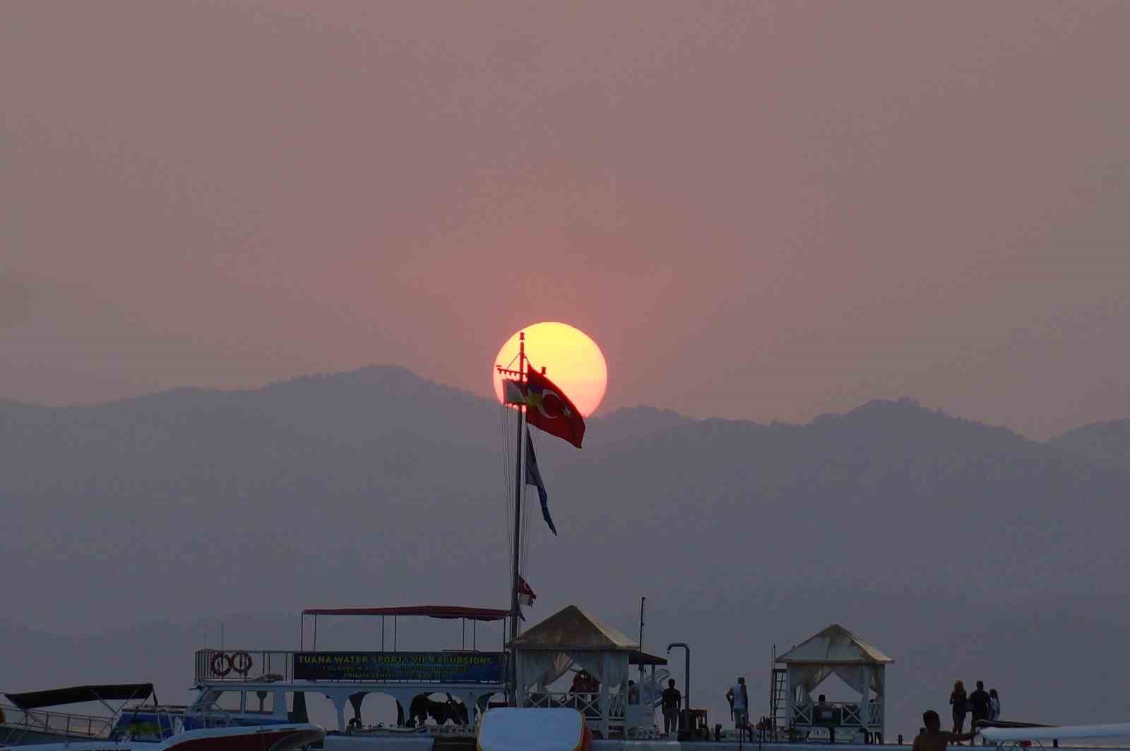 Fethiye’de gün batımı görsel şölen oluşturdu