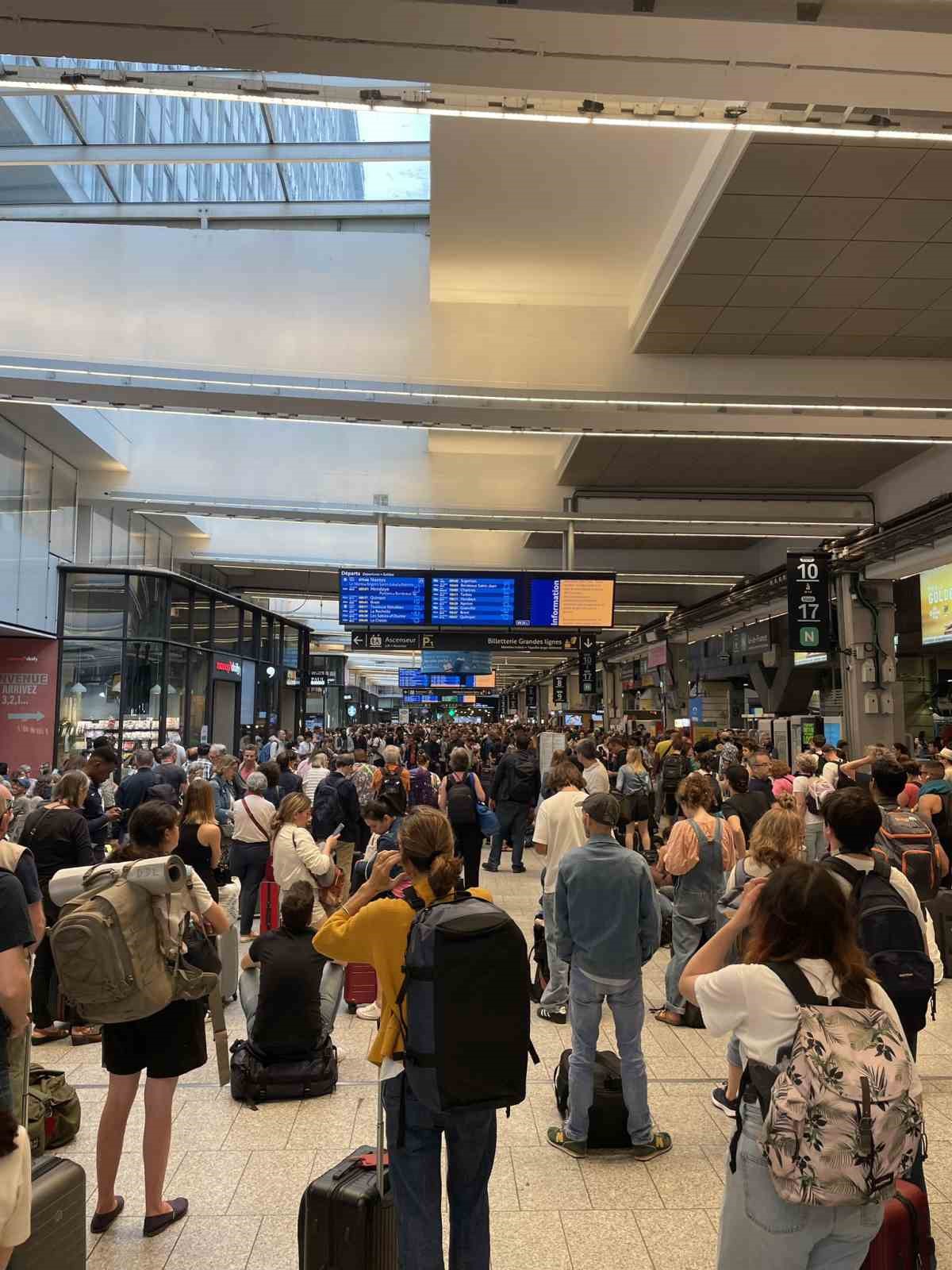 Fransa’da yüksek hızlı tren ağına sabotaj saldırıları