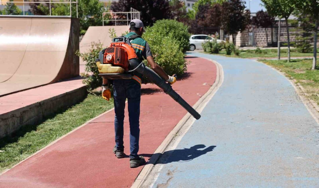 GÖLBAŞI BELEDİYESİ, İLÇE GENELİNDEKİ PARKLARDA TEMİZLİK VE BAKIM ÇALIŞMALARINA ARALIKSIZ