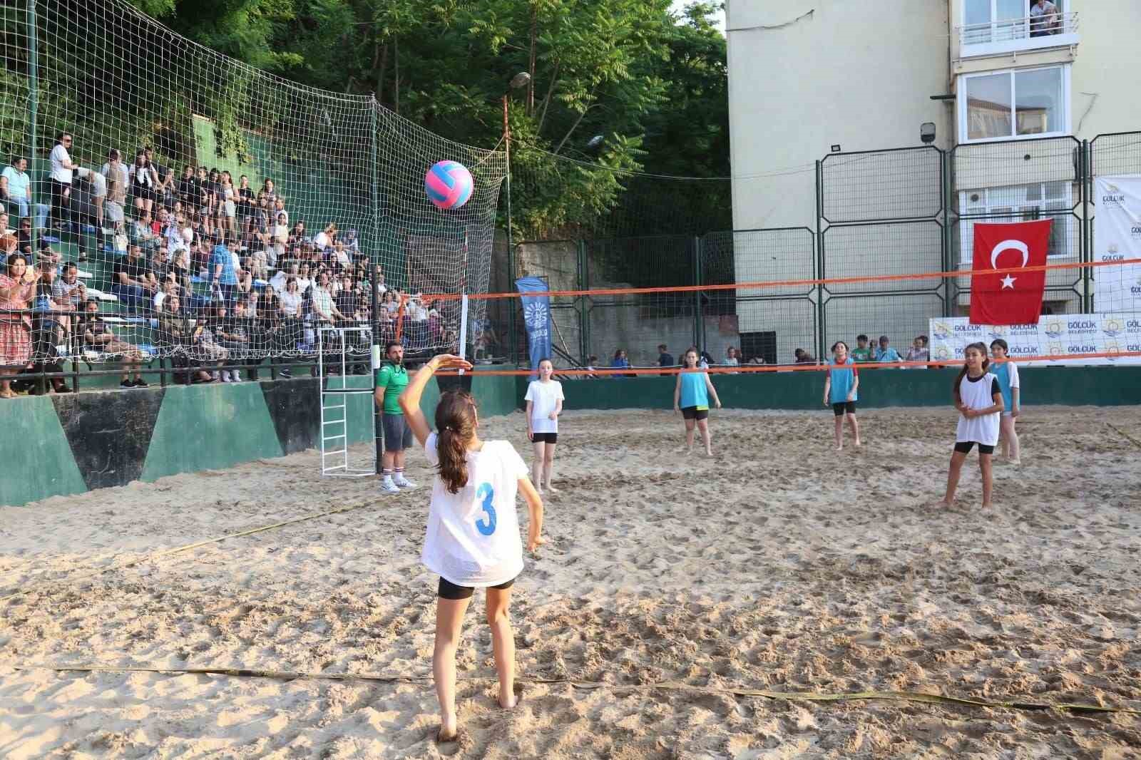 Gölcük’te plaj voleybol turnuvası heyecanı başlıyor