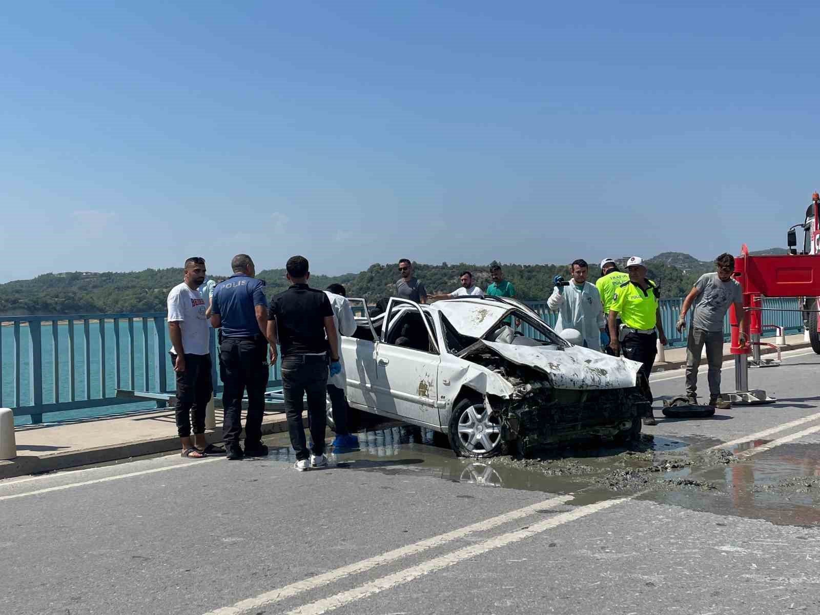 Göle düşen otomobil anne, baba ve iki kardeşe mezar oldu