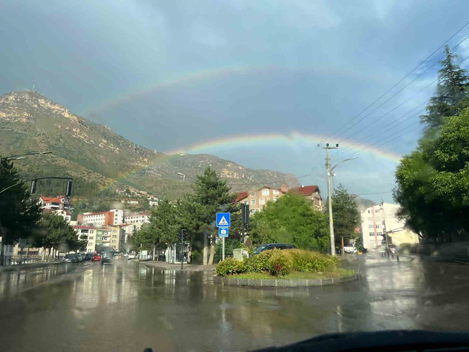 Gümüşhane’de çift gökkuşağı görsel şölen oluşturdu