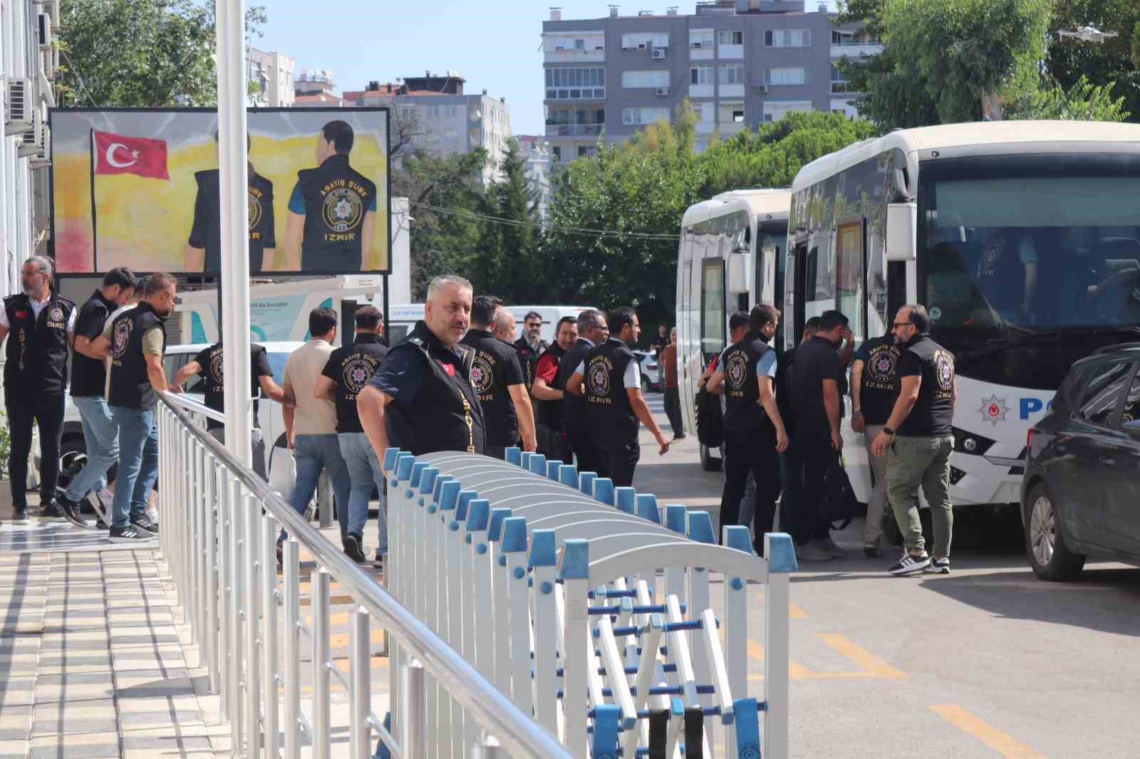 İzmir’de 2 kişinin elektrik akımına kapılıp öldüğü olayla ilgili 27 şüpheli adliyeye sevk edildi