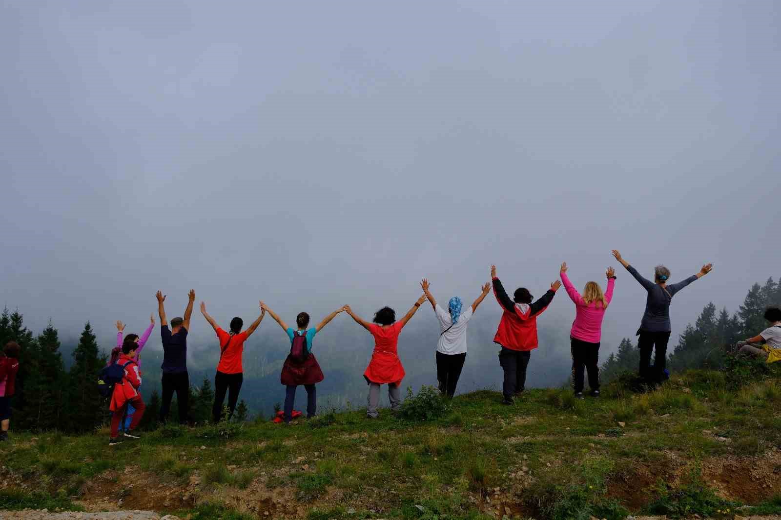 İzmir’in sıcağından kaçıp Gümüşhane’de serinlediler