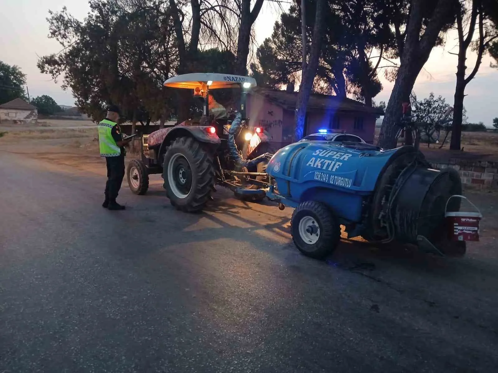 Jandarmanın trafik uygulamasında aranan 13 şahıs yakalandı