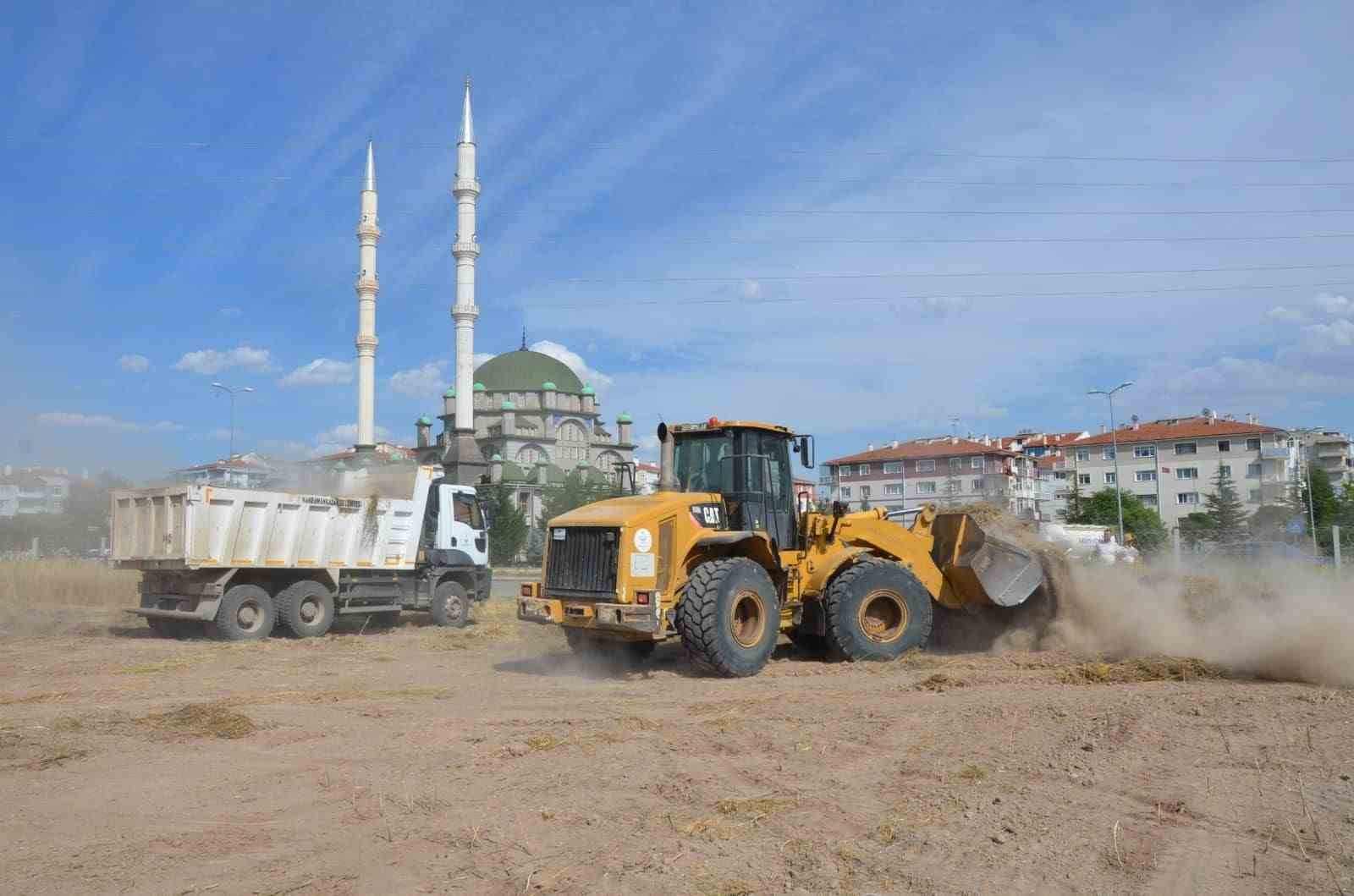 KAHRAMANKAZAN BELEDİYESİ FEN İŞLERİ MÜDÜRLÜĞÜ EKİPLERİ, ALTYAPI VE BAKIM ÇALIŞMALARINA