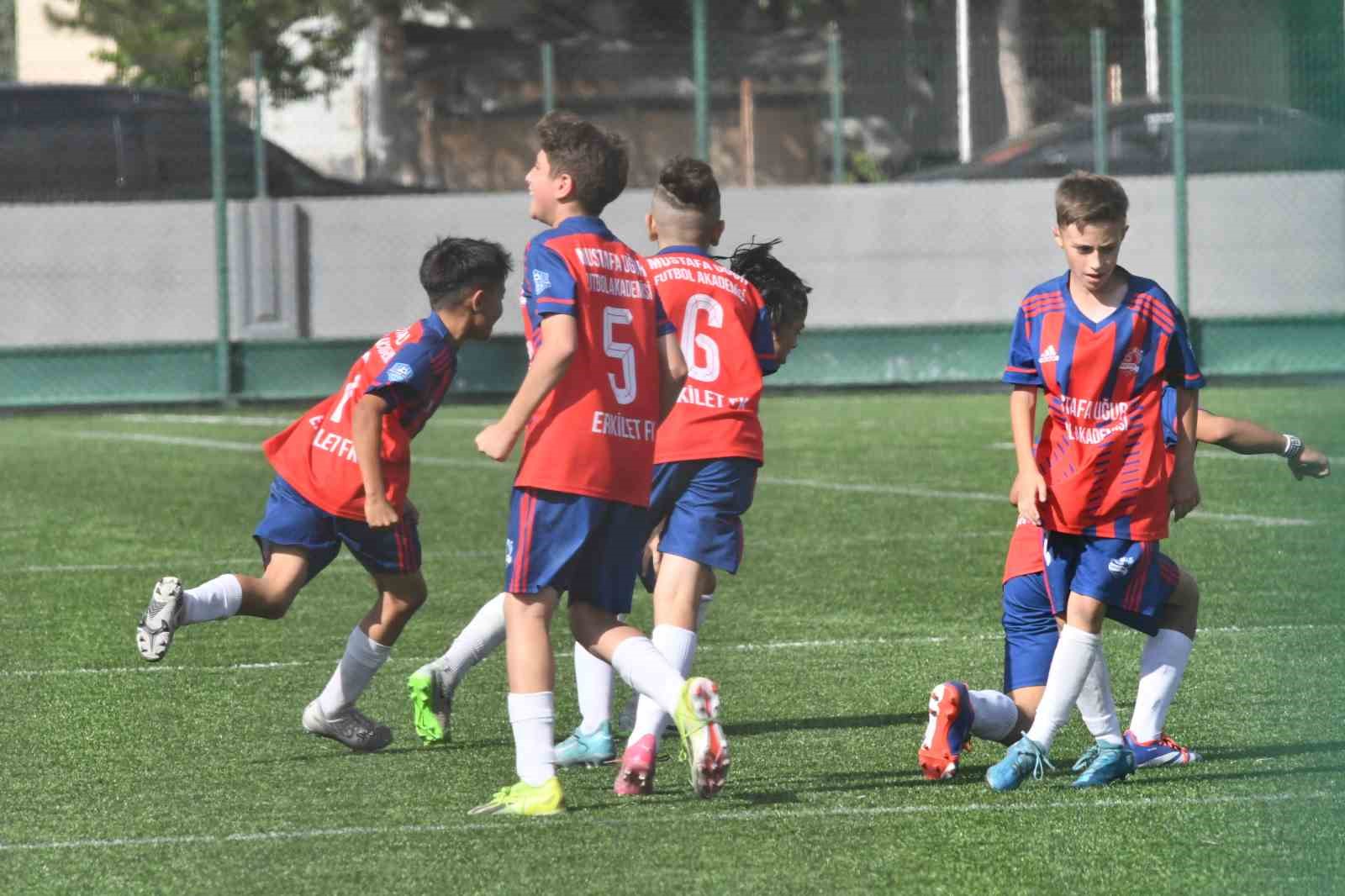 Kayseri U-12 Ligi’nde şampiyon Zeki Akparlarspor oldu