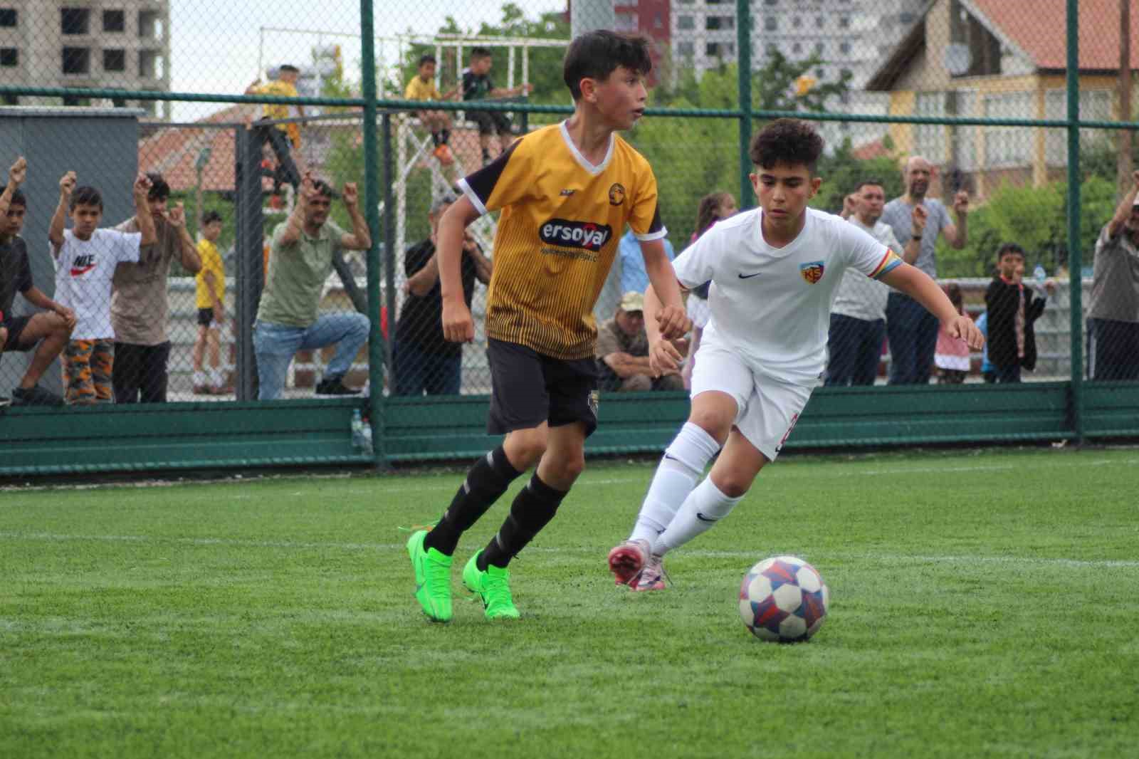 Kayserispor U11 takımı şampiyon oldu