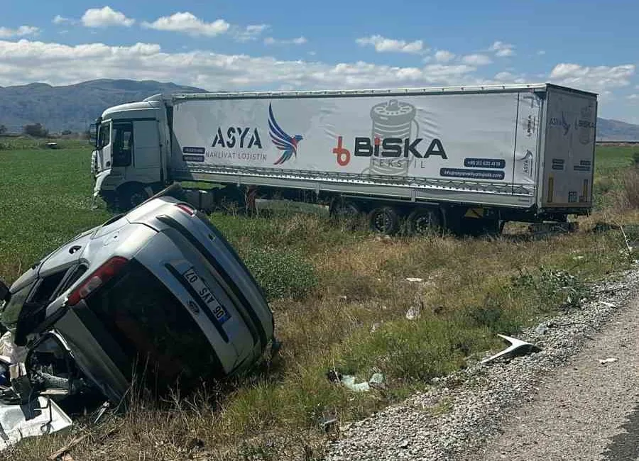 AFYONKARAHİSAR'DA TUR İLE ÇARPIŞAN