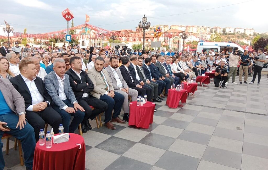 ANKARA’NIN KEÇİÖREN BELEDİYESİ İLE 18 ALEVİ DERNEĞİ İLÇE MEYDANINDA VATANDAŞLARA