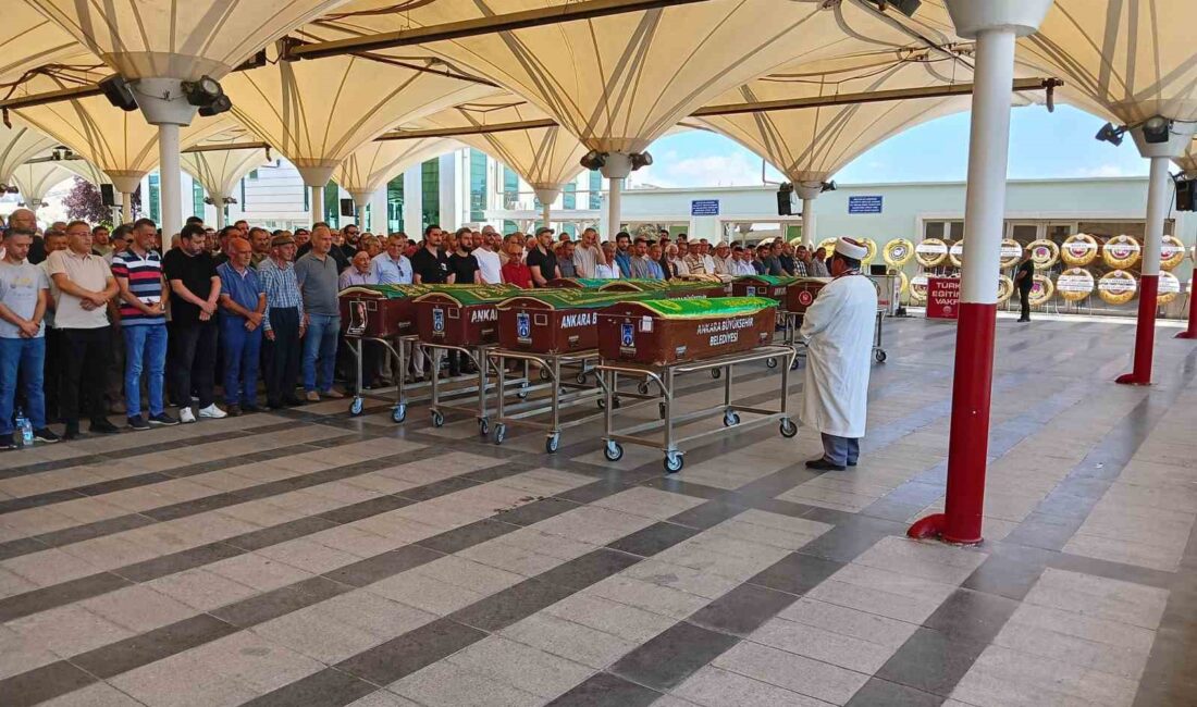 ANKARA'DA, SOSYAL MEDYA HESABINDAN CANLI YAYIN YAPTIĞI SIRADA, ELİNDEKİ TABANCAYLA