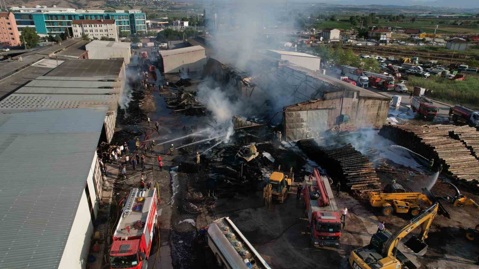 Yenişehir’de kereste fabrikasındaki yangın korkuttu