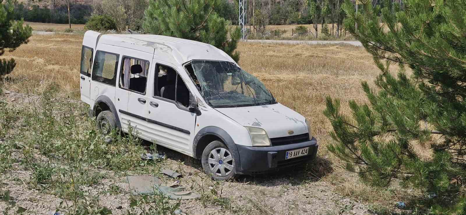 Kontrolden çıkan araç tarlaya uçtu: 2’si çocuk 7 yaralı