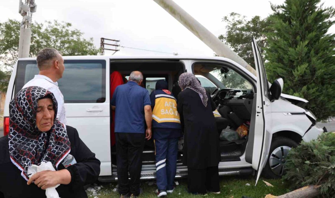 NEVŞEHİR’DE KONTROLDEN ÇIKAN MİNİBÜS