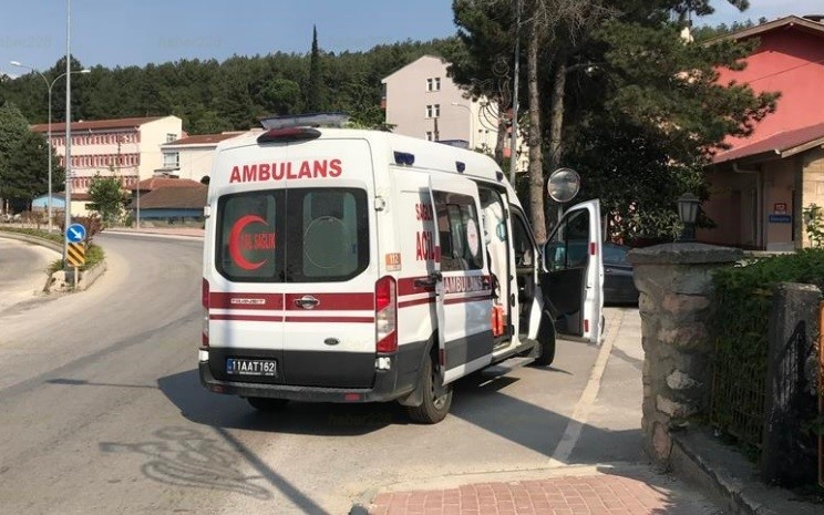 Kontrolden çıkan motosiklet devrilirken, sürücüsü yaralandı