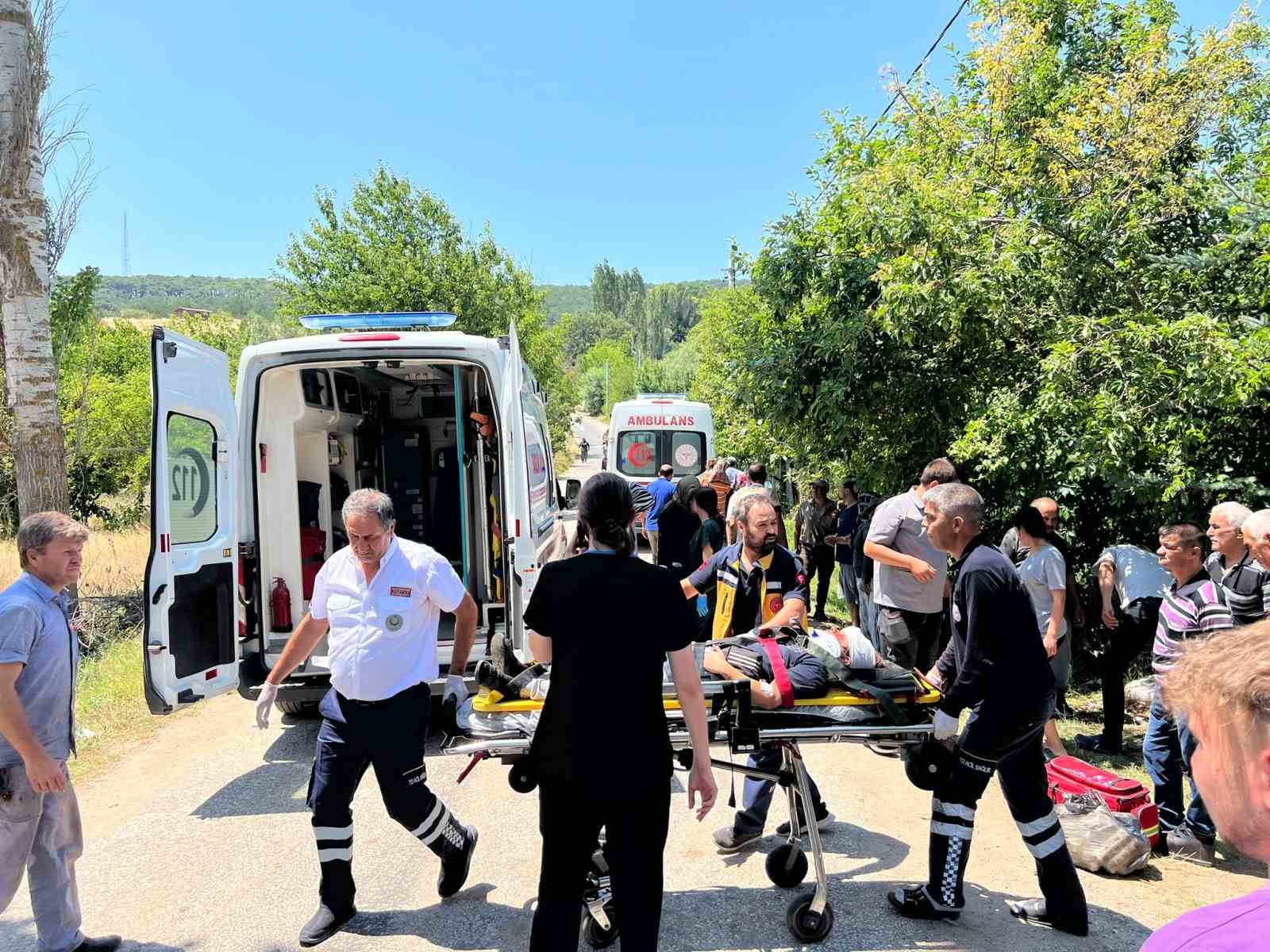 Kütahya’da motosiklet devrildi: 2 yaralı