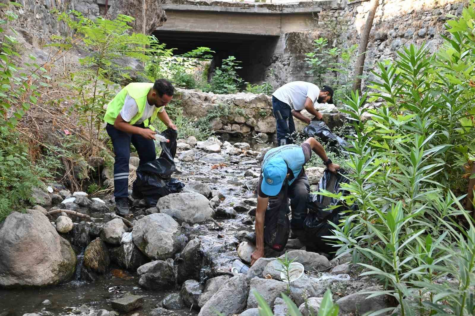 Manisa’da tarihi dokuların güzergahında temizlik yapıldı