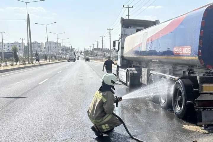 Mardin’de yakıt yüklü tanker alev aldı