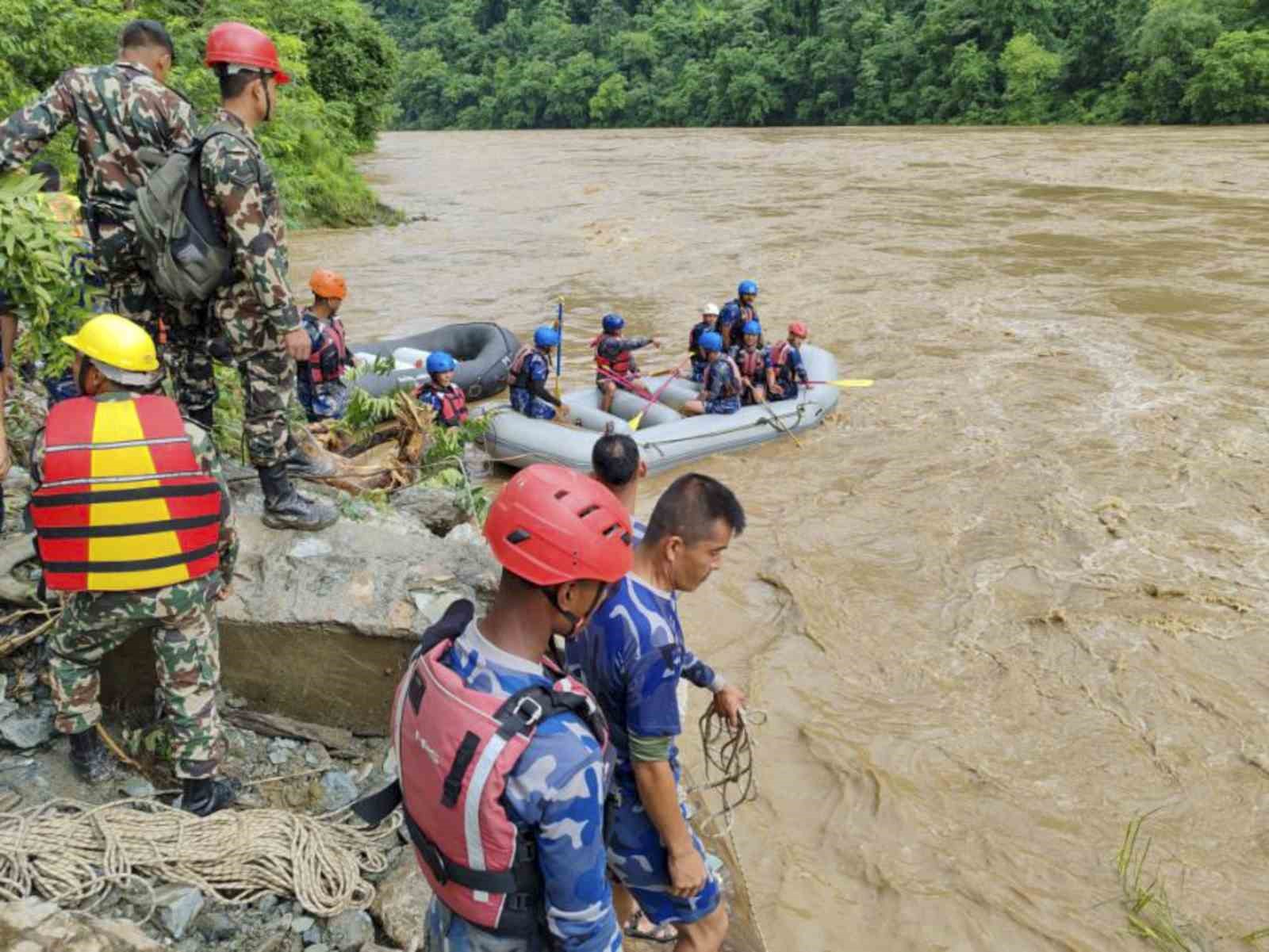 Nepal’de toprak kayması: 12 ölü, 63 kayıp