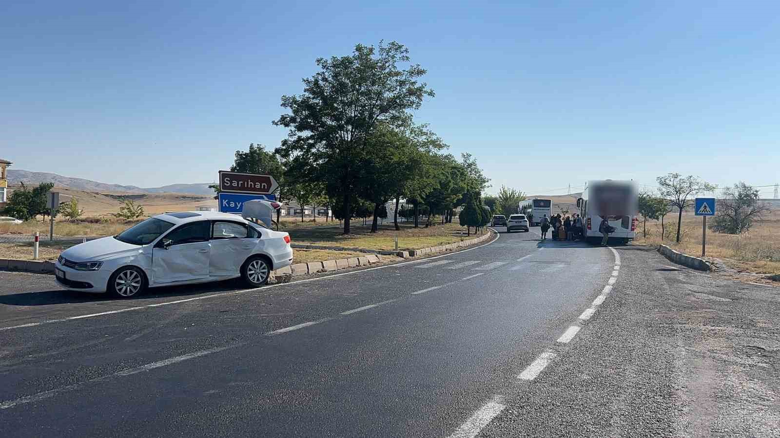 Nevşehir’de otomobil ile yolcu otobüsü çarpıştı: 4 yaralı