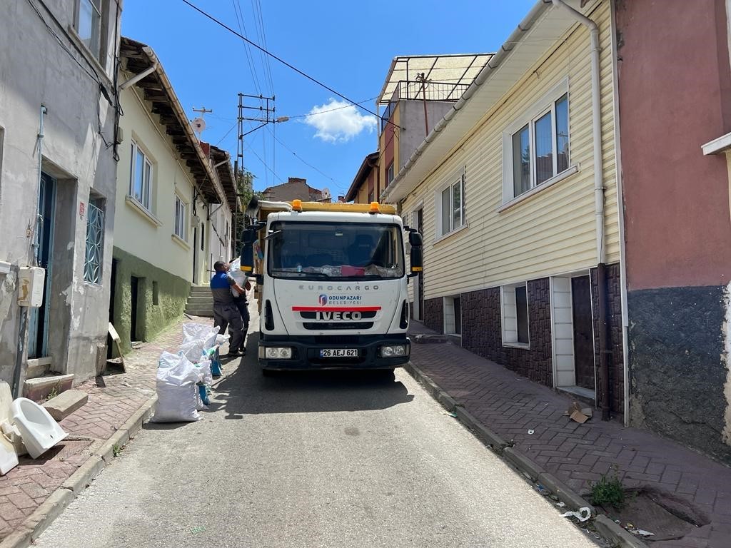 Odunpazarı Belediyesi’nden “Çöp Çıkartma Saatlerine Dikkat” açıklaması