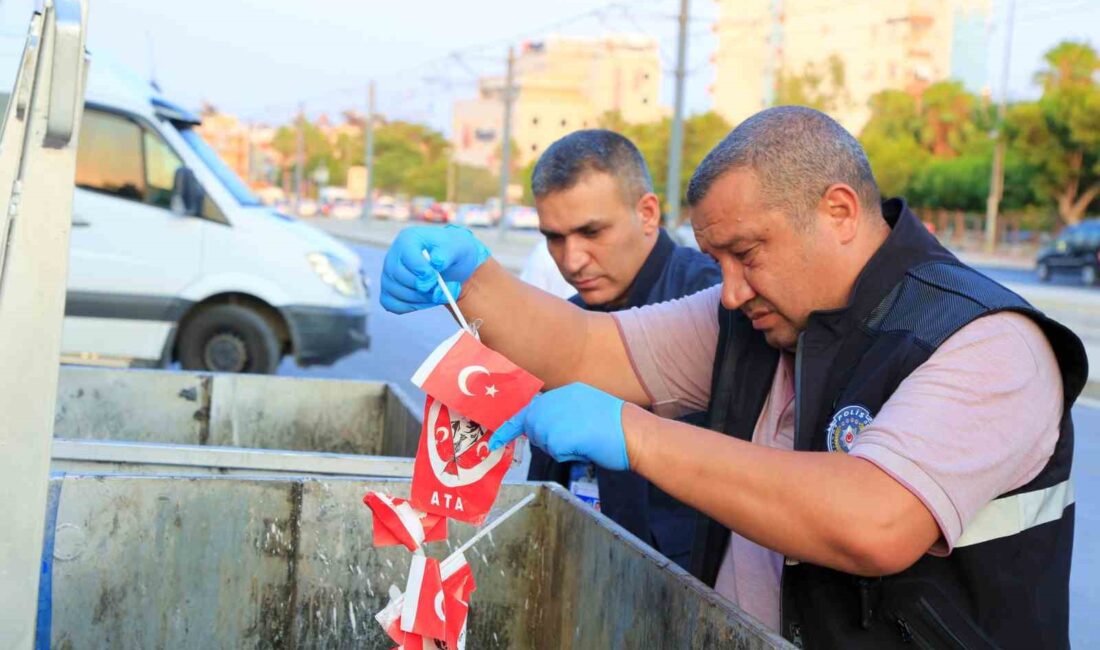 ANTALYA'DA BİR OKULUN ÖNÜNDE