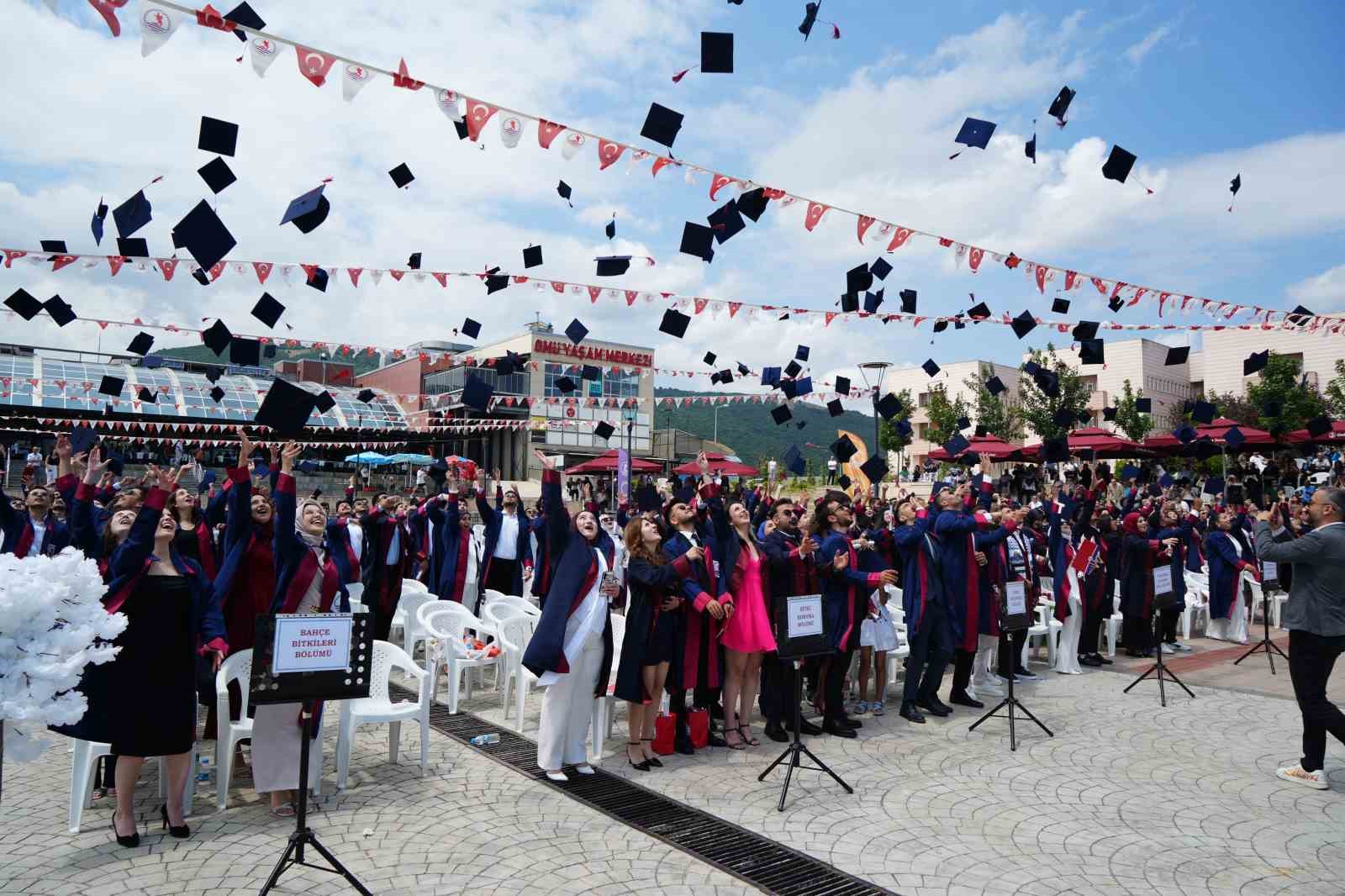 OMÜ Ziraat Fakültesi’nde 210 öğrencinin mezuniyet coşkusu