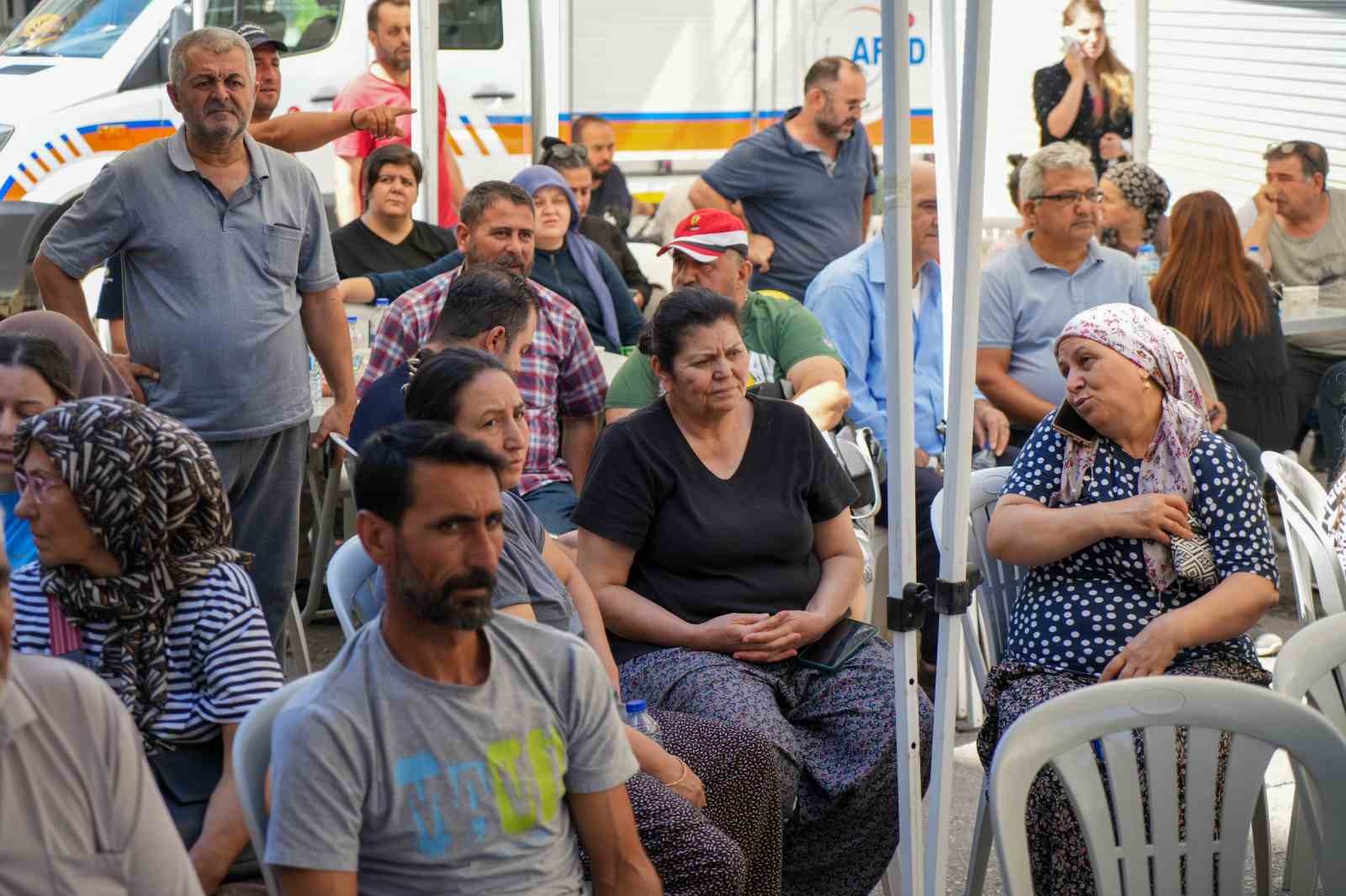 Patlamaya namaz kılarken yakalandı: “Bomba sandık, oğlumla yaralandık”