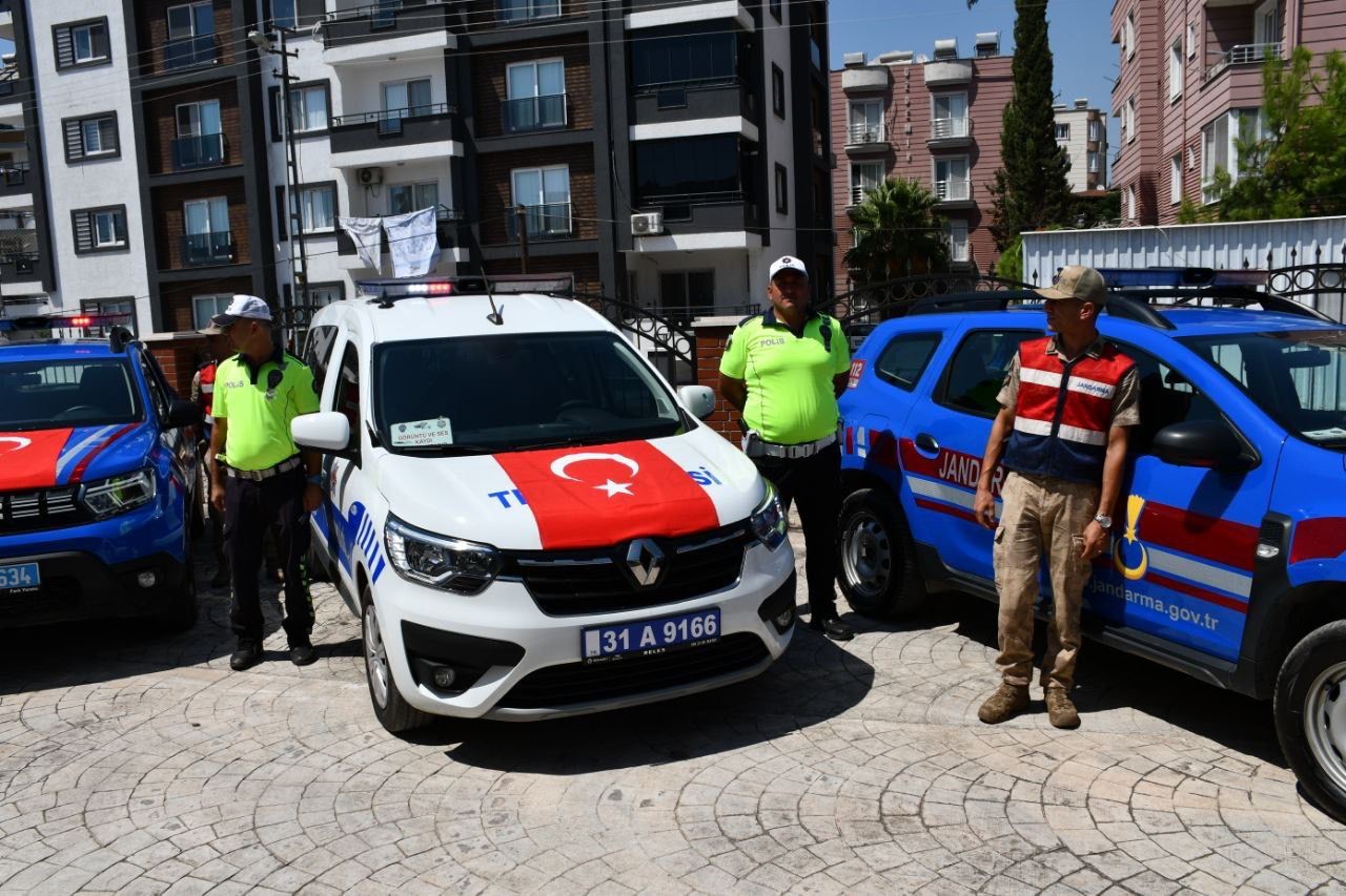 Payas’ta hayırseverler tarafından bağışlanan 9 araç hizmete alındı