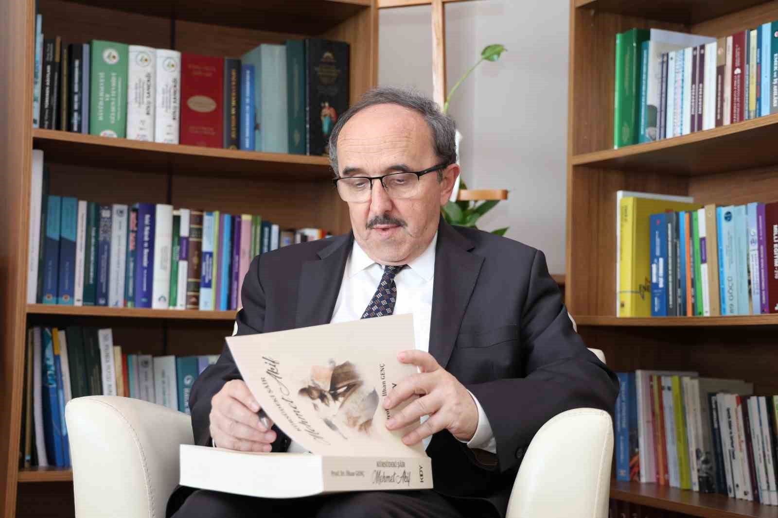 Prof. Dr. Genç kaleme aldı “Kürsüdeki Şair: Mehmet Akif”