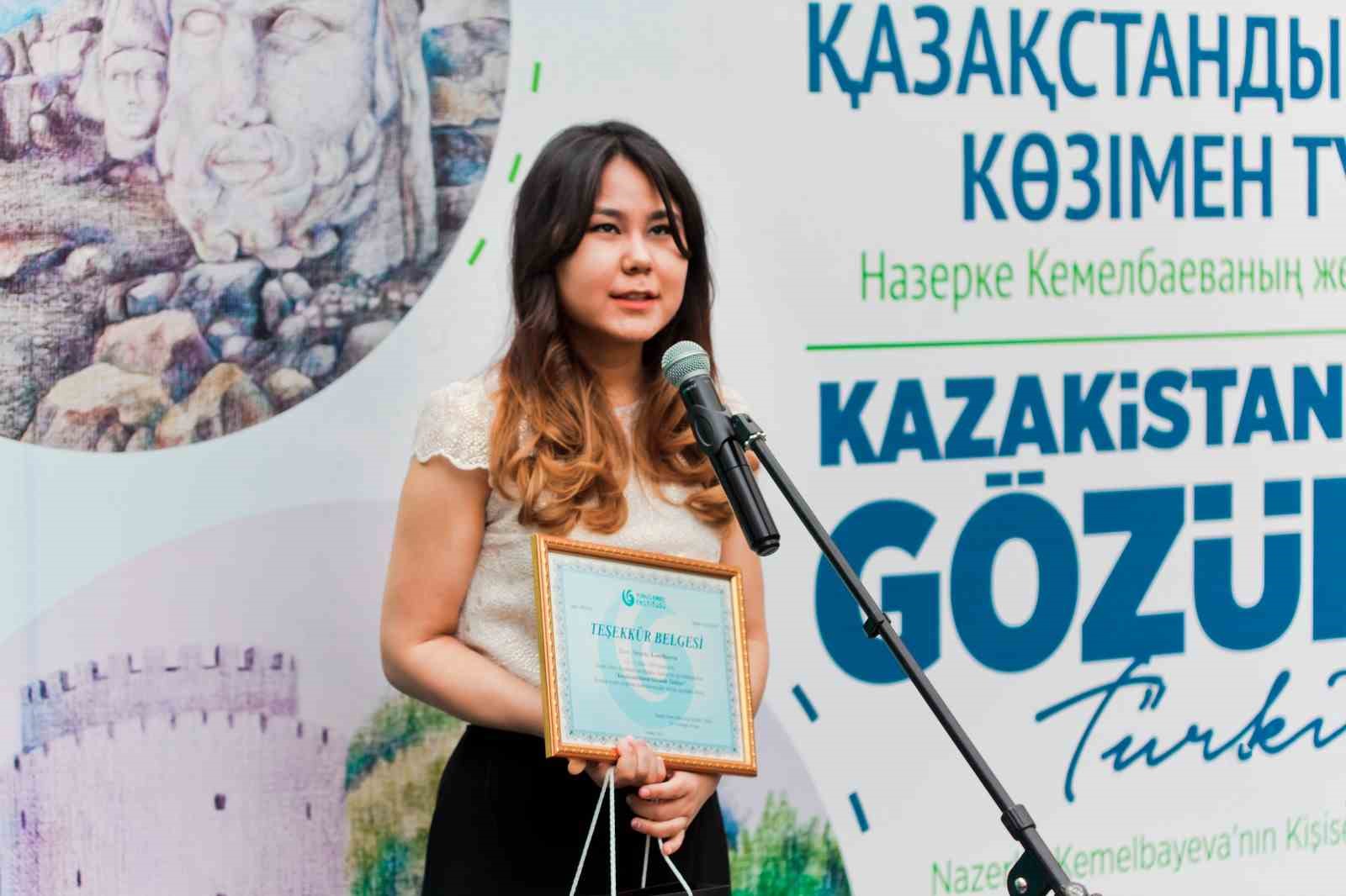 RESSAM NAZERKE KEMELBAYEVA KAZAKİSTAN'DAKİ ‘TÜRKİYE TÜRKÇESİ’ KURSLARINA KATILIYOR