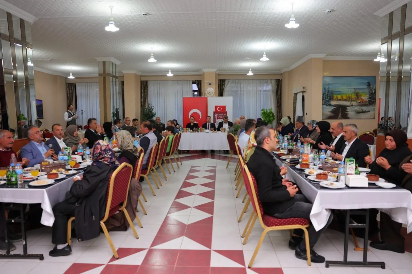 Şehit ve gazi aileleri onuruna yemek programı düzenlendi