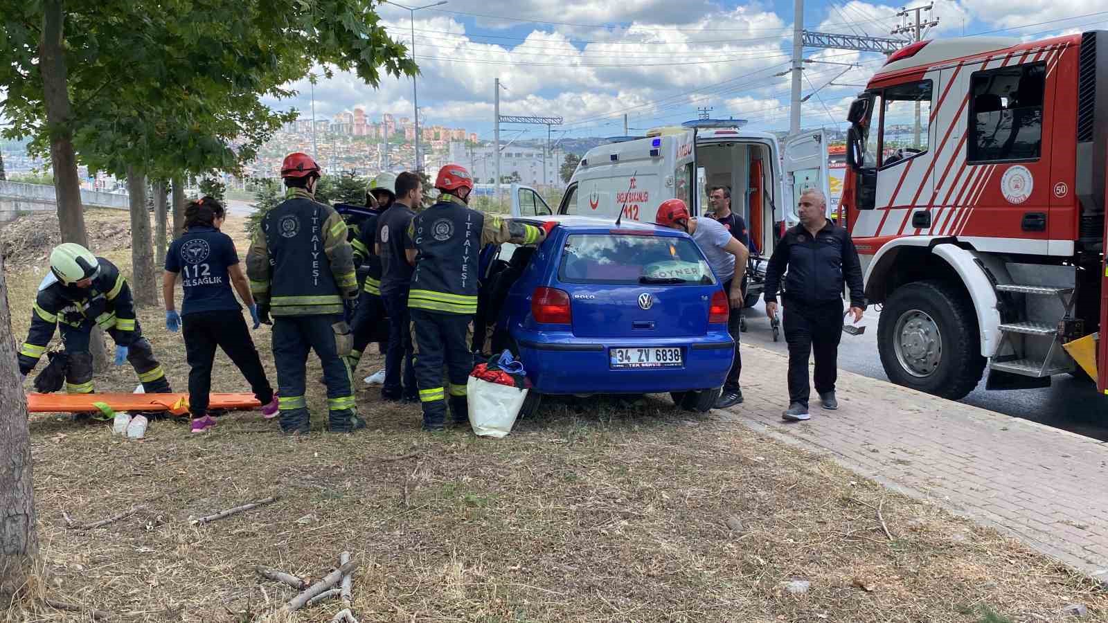 Sıkıştığı yerden otomobilin kapısı kesilerek kurtarıldı